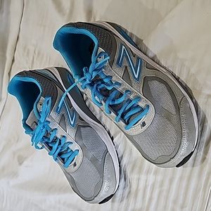 New Balance 1540v3 Womens size 12 4E. Roll Bar sole